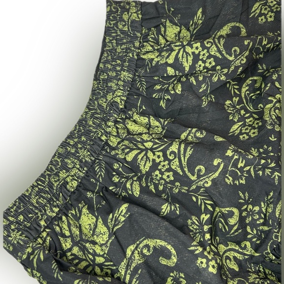 Elegant Black and Green Floral Women's Skirt - Picture 3 of 5